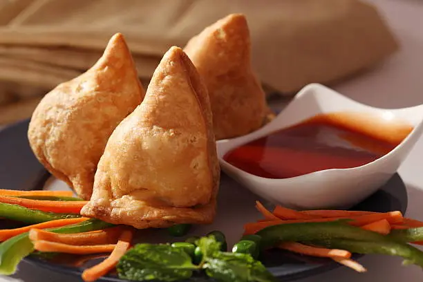 Cheese Corn Paneer Samosa (6 pcs)